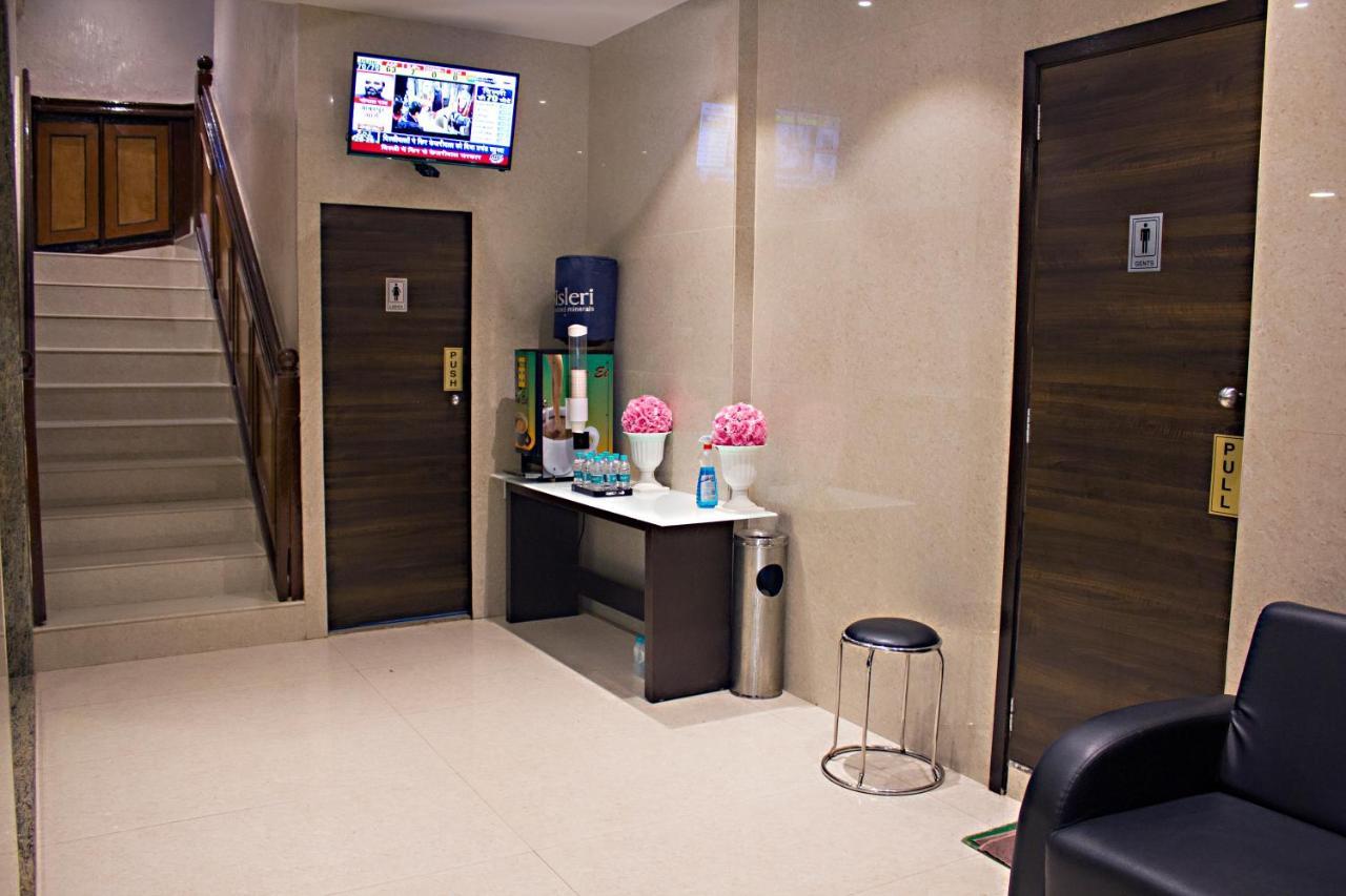 Vishal Hall Hotell Mumbai Exteriör bild