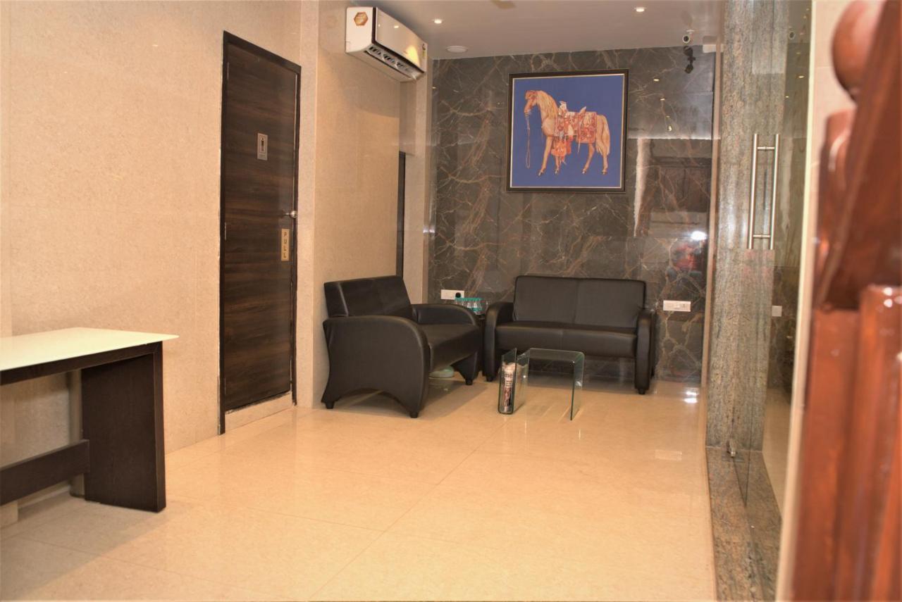 Vishal Hall Hotell Mumbai Exteriör bild