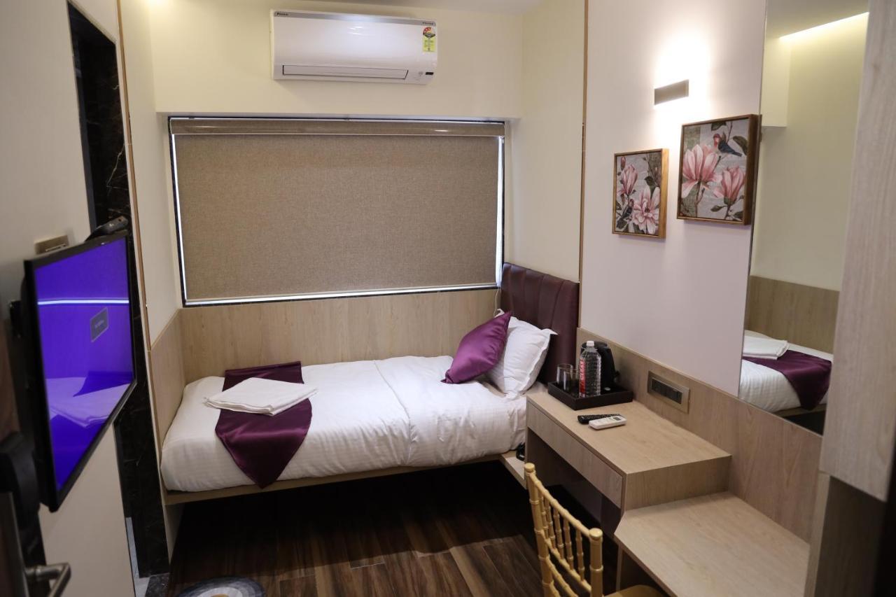 Vishal Hall Hotell Mumbai Exteriör bild