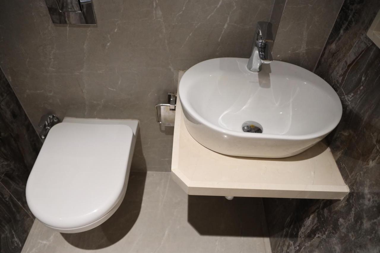 Vishal Hall Hotell Mumbai Exteriör bild