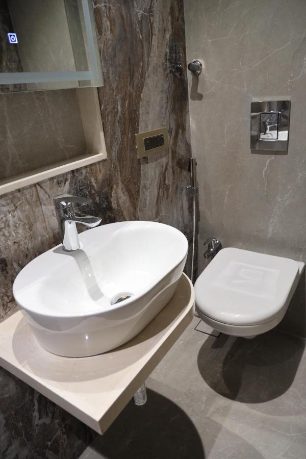 Vishal Hall Hotell Mumbai Exteriör bild
