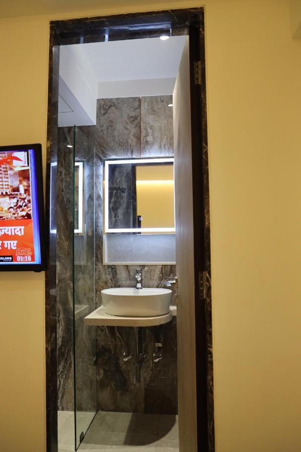 Vishal Hall Hotell Mumbai Exteriör bild