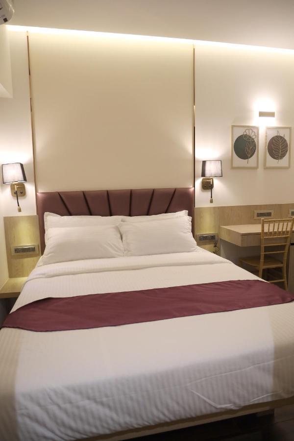 Vishal Hall Hotell Mumbai Exteriör bild