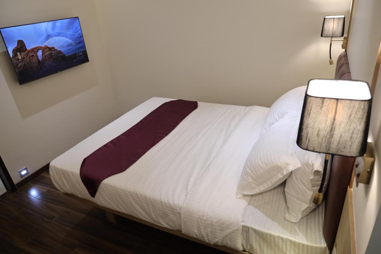 Vishal Hall Hotell Mumbai Exteriör bild