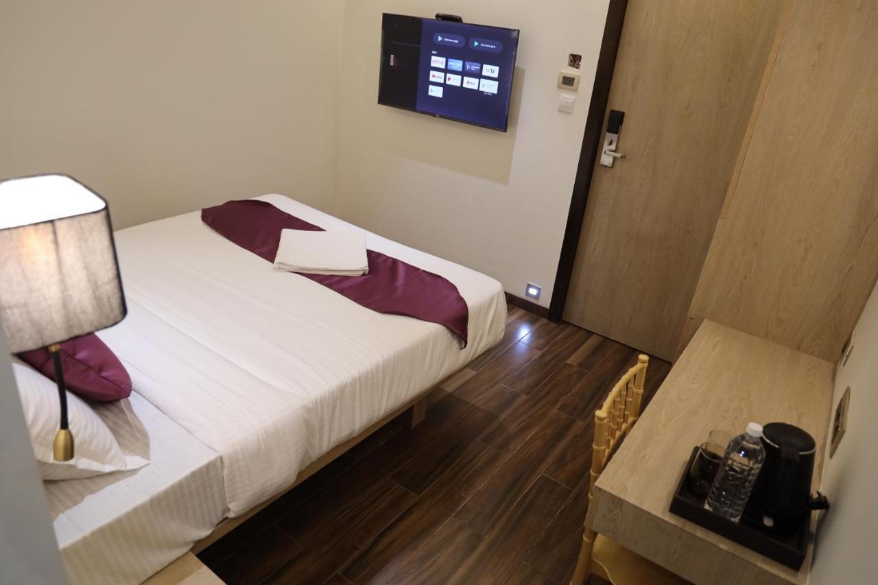 Vishal Hall Hotell Mumbai Exteriör bild