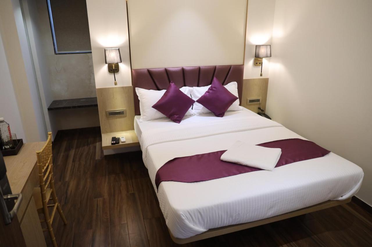 Vishal Hall Hotell Mumbai Exteriör bild