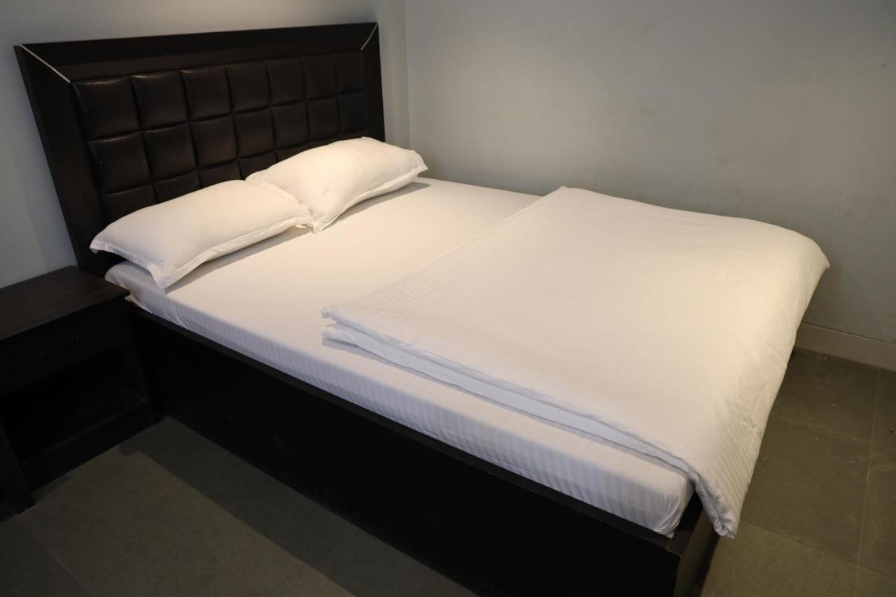 Vishal Hall Hotell Mumbai Exteriör bild