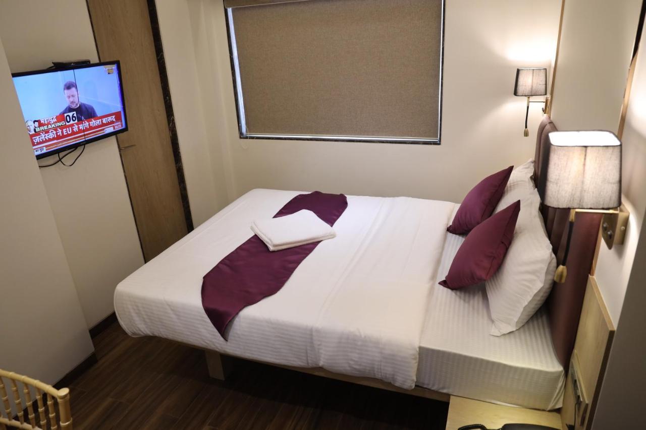 Vishal Hall Hotell Mumbai Exteriör bild