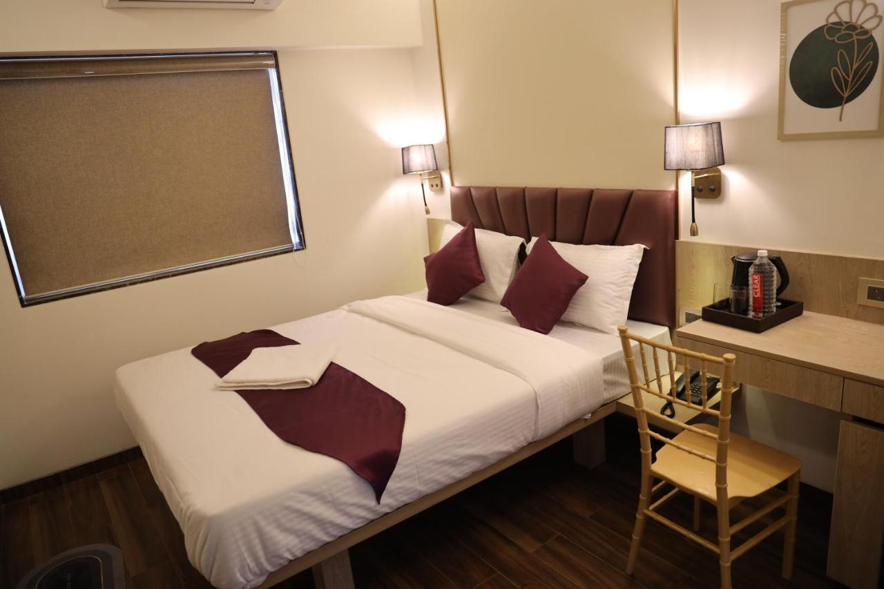 Vishal Hall Hotell Mumbai Exteriör bild
