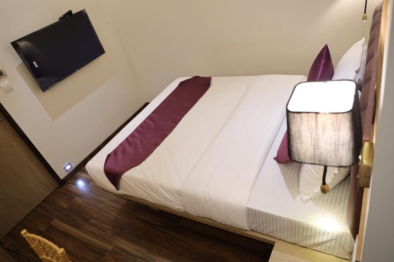 Vishal Hall Hotell Mumbai Exteriör bild