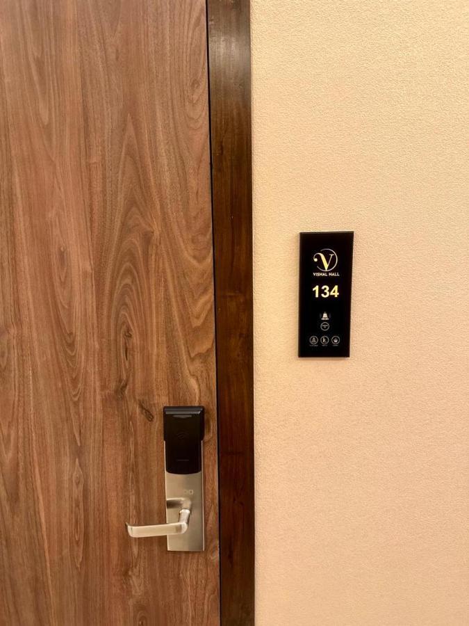 Vishal Hall Hotell Mumbai Exteriör bild