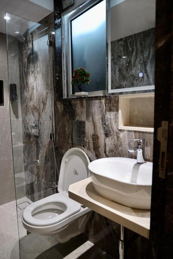 Vishal Hall Hotell Mumbai Exteriör bild
